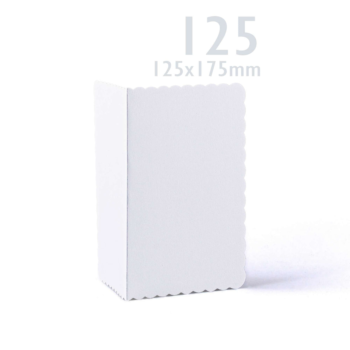 Weiße Karten und Briefumschläge mit Wellenrand – Packung