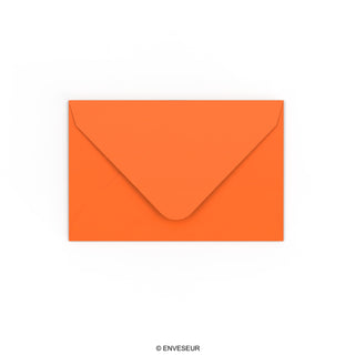 Orangefarbener Briefumschlag 65x94 mm