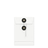 Farbige Briefumschläge mit Kordel- und Scheibenverschlus